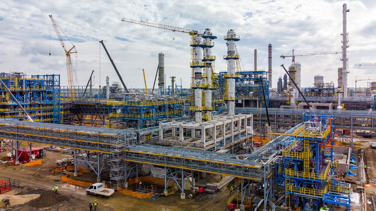 MOL Petrolkémia builds a new plant in Tiszaújváros