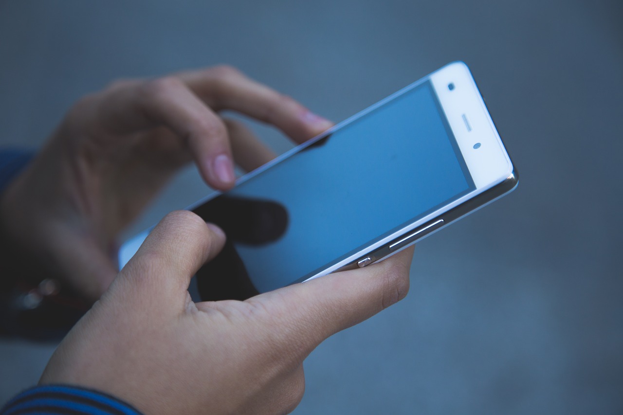 Magyar Telekom: Help by keeping in touch