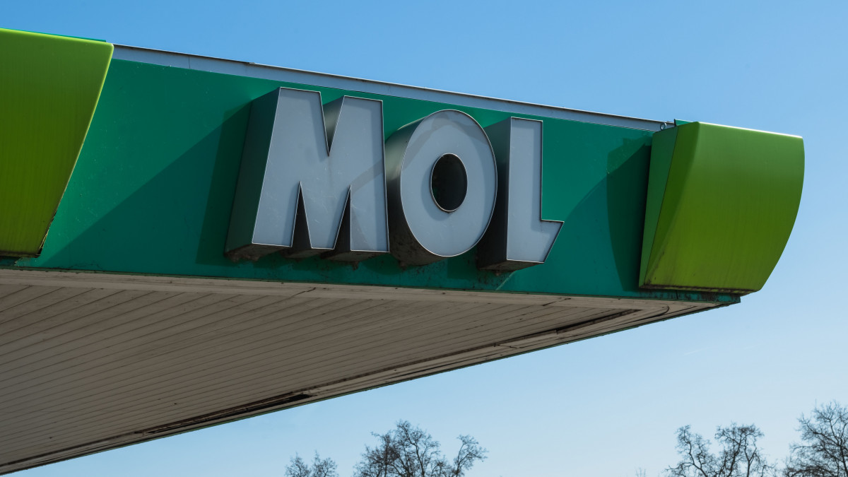 MOL Group builds green hydrogen plant