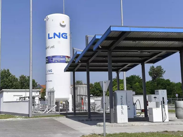 ARELGAS Kft. - Erste LNG-Lieferung an Ungarn / ARELGAS Kft. - First LNG shipment to Hungary