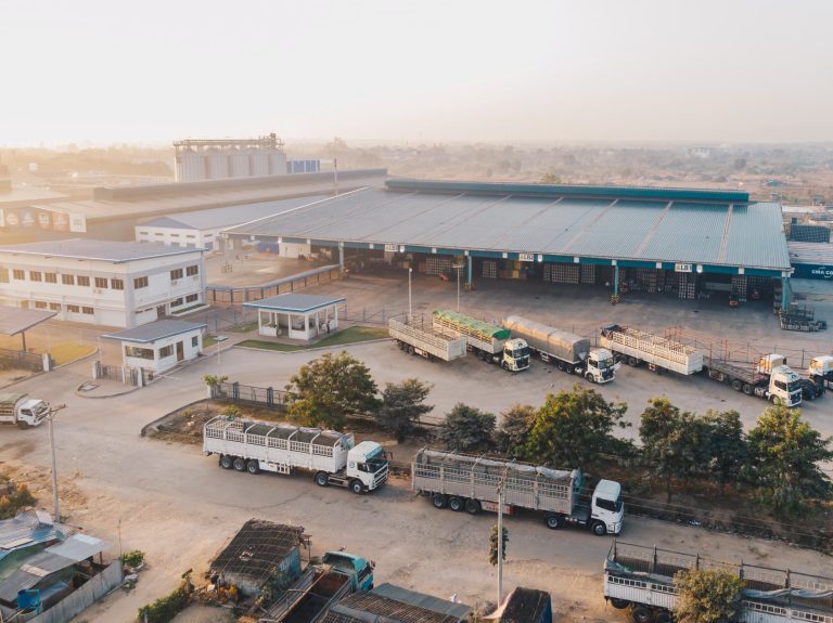Weerts Logistics Parks - Logistikzentrum in Ebes / Weerts Logistics Parks – Logistics center in Ebes