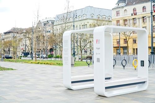 Kuube Hungary Kft. - Interaktiver Stadt-Meetingpoint